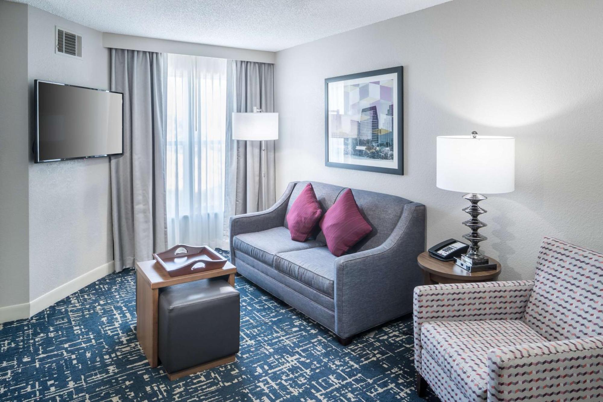 Hotel Homewood By Hilton Nw Near The Domain 3*